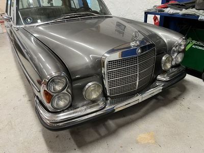 Mercedes W109