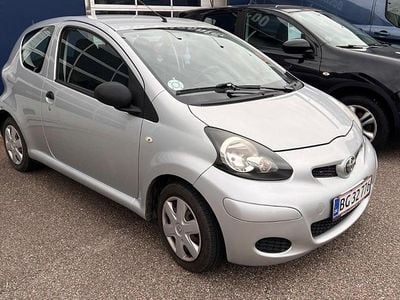 Sølvmetal Brugt 2010 Toyota Aygo Hatchback | 36.850 kr. (Fair pris)