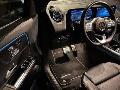 Eksklusive Designo Mountaingrå Brugt 2021 Mercedes EQA250 AMG line SUV | 289.995 kr.