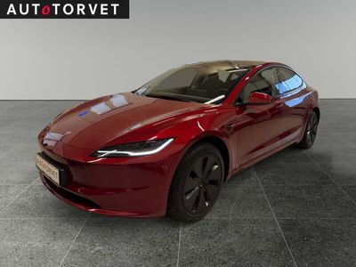 Rødmetal Ny 2025 Tesla Model 3 Long Range Sedan | 329.700 kr.