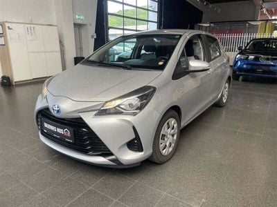 Sølvmetal Brugt 2017 Toyota Yaris Hybrid H2 Hatchback | 114.980 kr. (Fair pris)