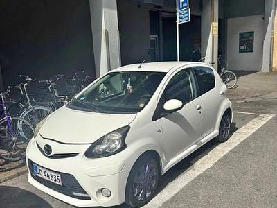 Hvid Brugt 2013 Toyota Aygo Hatchback | 30.000 kr. (God pris)