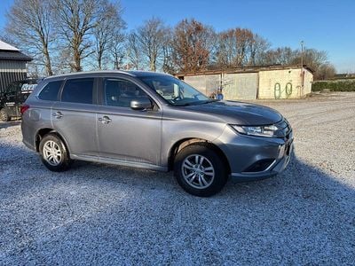 Sølvmetal Brugt 2020 Mitsubishi Outlander P-HEV Invite+ SUV | 171.900 kr.