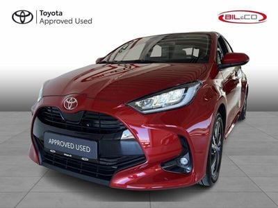 3u5 flame red Brugt 2024 Toyota Yaris Style Hatchback | 199.900 kr. (Fair pris)