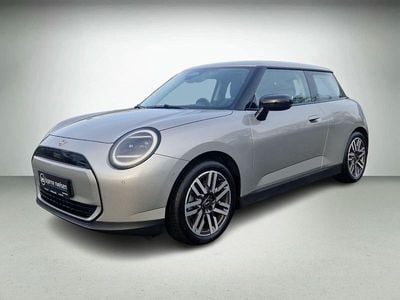 Sølvmetal Brugt 2024 Mini Cooper Classic Hatchback | 214.800 kr.
