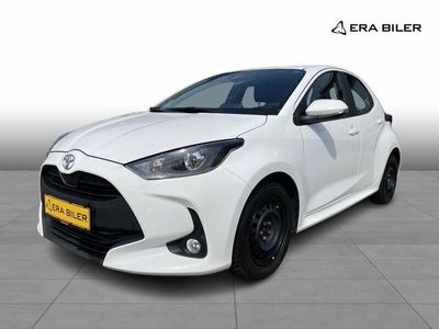 Pure white Brugt 2023 Toyota Yaris Active Hatchback | 134.900 kr.
