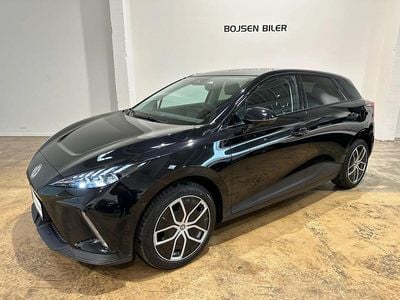 Pebble black metal Ny 2025 MG MG4 EV Luxury Hatchback | 194.990 kr. (Super pris)