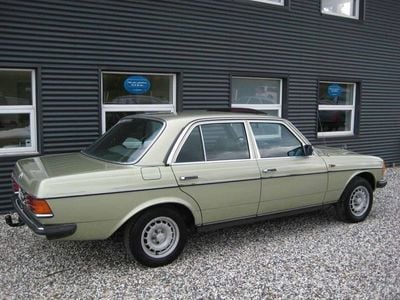 Grøn Brugt 1984 Mercedes 200 | 59.900 kr.