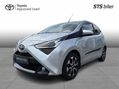 Silver sparkle Brugt 2021 Toyota Aygo x-press Hatchback | 109.995 kr. (Fair pris)