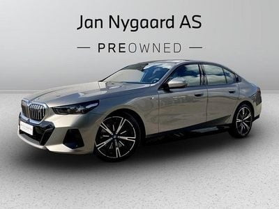 Champagnemetal Brugt 2023 BMW i5 M Sport Sedan | 529.000 kr. (Fair pris)