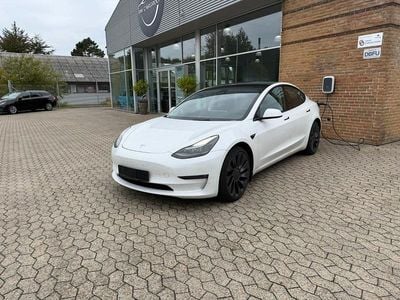 Perlemorshvid Brugt 2022 Tesla Model 3 Performance Sedan | 239.900 kr. (Fair pris)