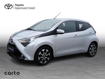 1e7 silver sparkle Brugt 2021 Toyota Aygo x-press Hatchback | 99.900 kr. (Lidt for dyr)