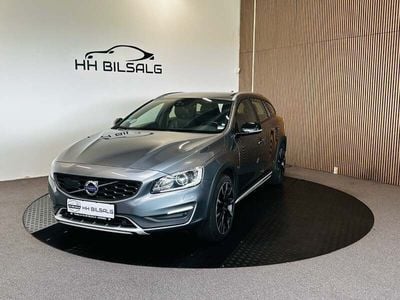 Grå Brugt 2017 Volvo V60 CC Momentum Stationcar | 199.700 kr.