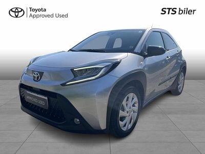 Sølvgrå Brugt 2023 Toyota Aygo Active Hatchback | 159.995 kr. (Fair pris)