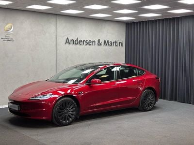 Rød Brugt 2025 Tesla Model 3 Sedan | 299.400 kr. (Lidt for dyr)