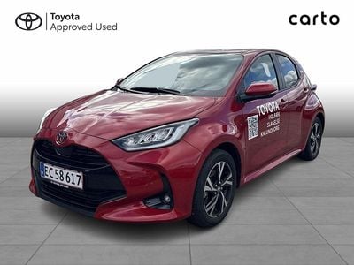 3u5 flame red Ny 2024 Toyota Yaris Hybrid Style Hatchback | 259.900 kr. (Dyr)