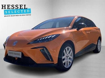 Fizzy orange Ny 2024 MG MG4 EV Luxury Hatchback | 204.900 kr. (Fair pris)