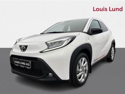 040 pure white Ny 2024 Toyota Aygo Active Hatchback | 159.900 kr. (Lidt for dyr)