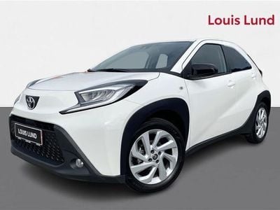 040 pure white Brugt 2023 Toyota Aygo Active Hatchback | 149.900 kr. (Lidt for dyr)
