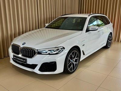 Perlemorshvid Brugt 2021 BMW 530e M Sport Stationcar | 449.900 kr.