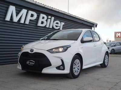 Hvid Brugt 2021 Toyota Yaris Hybrid H2 Hatchback | 174.900 kr. (God pris)