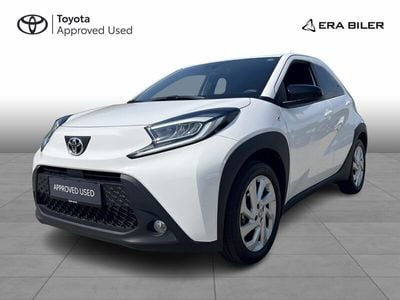 Hvid Brugt 2024 Toyota Aygo Active Hatchback | 144.900 kr. (Fair pris)