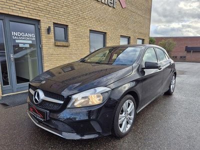Sort Brugt 2017 Mercedes A180 Hatchback | 129.900 kr. (Fair pris)
