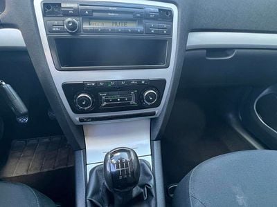 lysebrun Brugt 2010 Skoda Octavia Elegance Stationcar | 32.999 kr. (God pris)