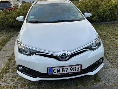 Hvid Brugt 2017 Toyota Auris Hybrid Comfort Stationcar | 114.900 kr. (Fair pris)