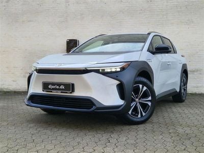 Platinum pearl white Ny 2024 Toyota bZ4X Active SUV | 299.900 kr. (Fair pris)