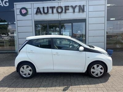 Hvid Brugt 2015 Toyota Aygo X-cite Hatchback | 48.800 kr. (God pris)