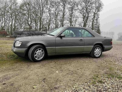 Brugt Mercedes E220 150 HK (110 kW) 1993 Guld Coupe