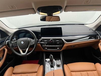 Sort Brugt 2021 BMW 530e Sport Line Stationcar | 319.900 kr. (God pris)