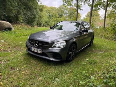 Gråmetal Brugt 2019 Mercedes C300e AMG line Stationcar | 294.700 kr. (Lidt for dyr)