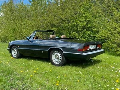 Brugt Alfa Romeo Spider 115 HK (84 kW) 1985 Sort Cabriolet