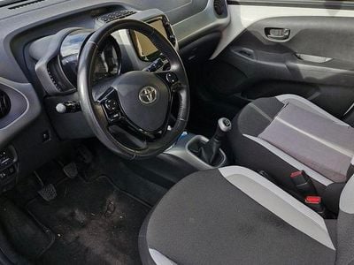 Hvid Brugt 2015 Toyota Aygo X-play Hatchback | 58.200 kr. (God pris)