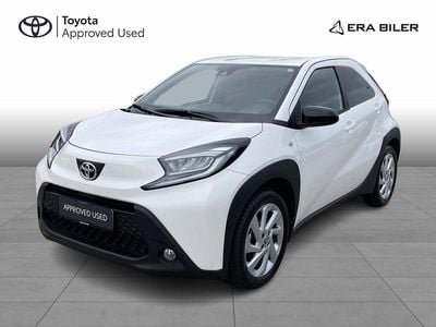 Pure white Brugt 2024 Toyota Aygo Active Hatchback | 144.900 kr. (Fair pris)
