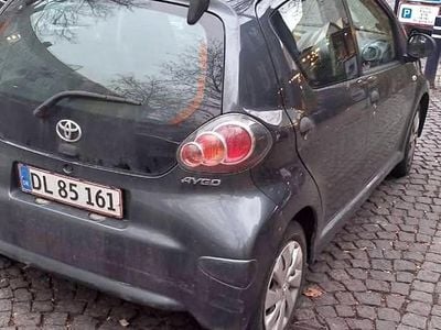 Grå Brugt 2013 Toyota Aygo Hatchback | 19.000 kr. (Super pris)