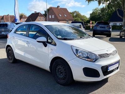 Hvid Brugt 2012 Kia Rio Motion Hatchback | 30.000 kr. (Fair pris)