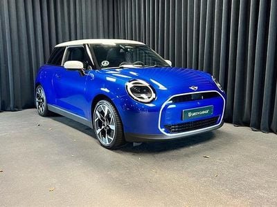 Brugt Mini Cooper Favoured 135 kW (184 HK) 2024 Blazing blue Hatchback