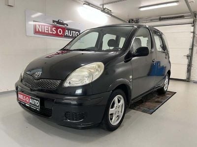 Sortmetal Brugt 2003 Toyota Yaris Comfort Stationcar | 39.800 kr.