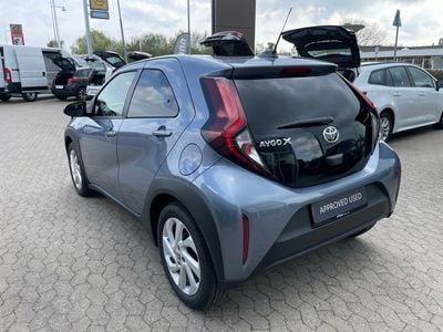 Celestite grey Ny 2024 Toyota Aygo Active Hatchback | 164.990 kr. (Lidt for dyr)