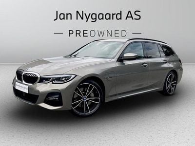Champagnemetal Brugt 2022 BMW 330e M Sport Stationcar | 419.000 kr.