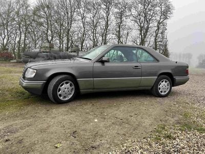 Guld Brugt 1993 Mercedes E220 Coupe | 45.000 kr.