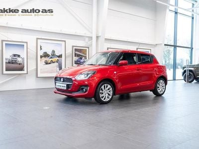 Rødmetal Brugt 2023 Suzuki Swift Action Hatchback | 159.900 kr. (Fair pris)