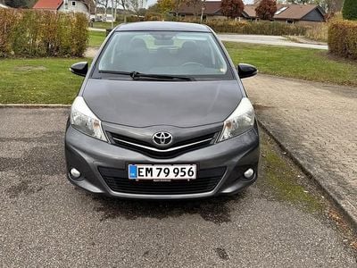 Grå Brugt 2012 Toyota Yaris MPV | 44.900 kr.
