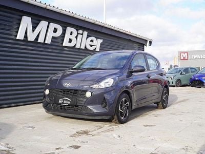 Gråmetal Brugt 2023 Hyundai i10 Essential Hatchback | 124.900 kr. (Fair pris)
