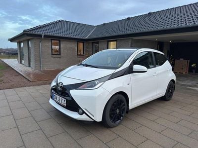 Hvid Brugt 2015 Toyota Aygo X-wave Sky Hatchback | 67.900 kr. (Fair pris)