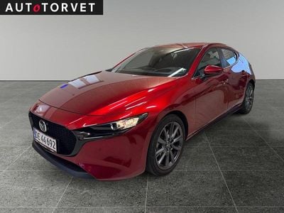 Rødmetal Brugt 2021 Mazda 3 Cosmo Hatchback | 239.700 kr. (Lidt for dyr)