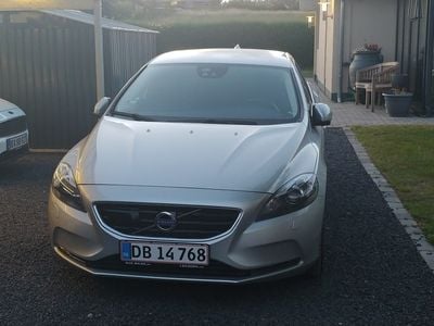 sølv metallic Brugt 2015 Volvo V40 Momentum Stationcar | 109.000 kr.